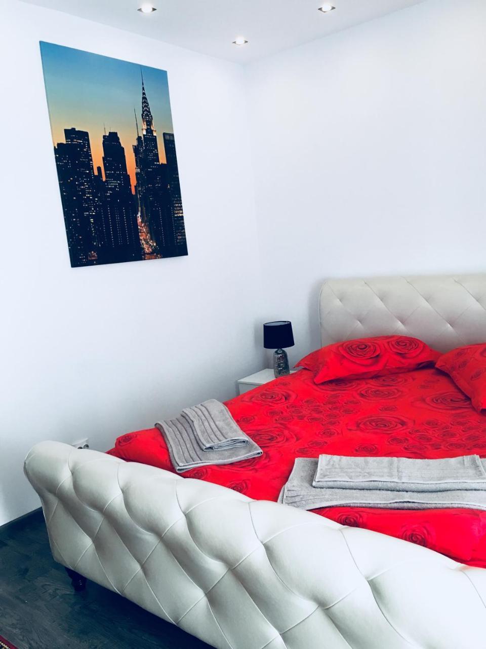Seasons Apartment *