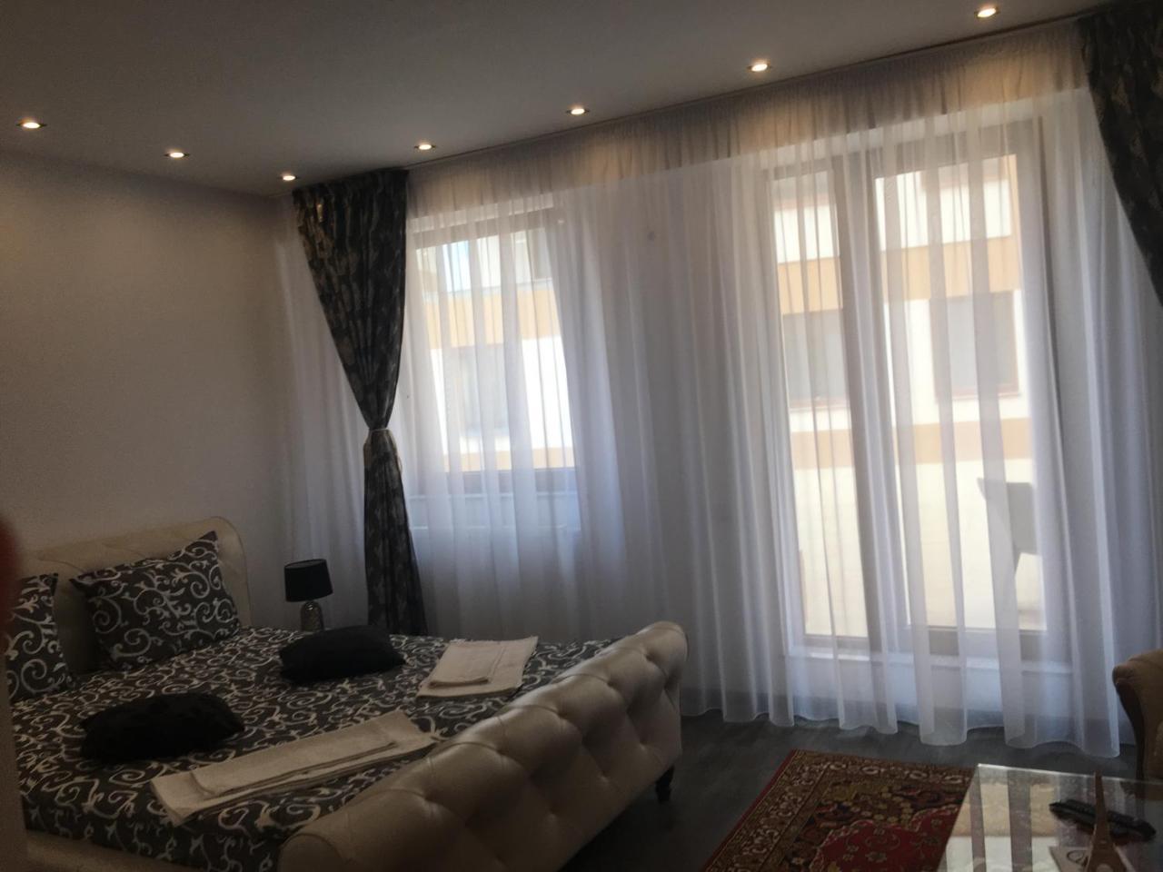 Seasons Apartment *