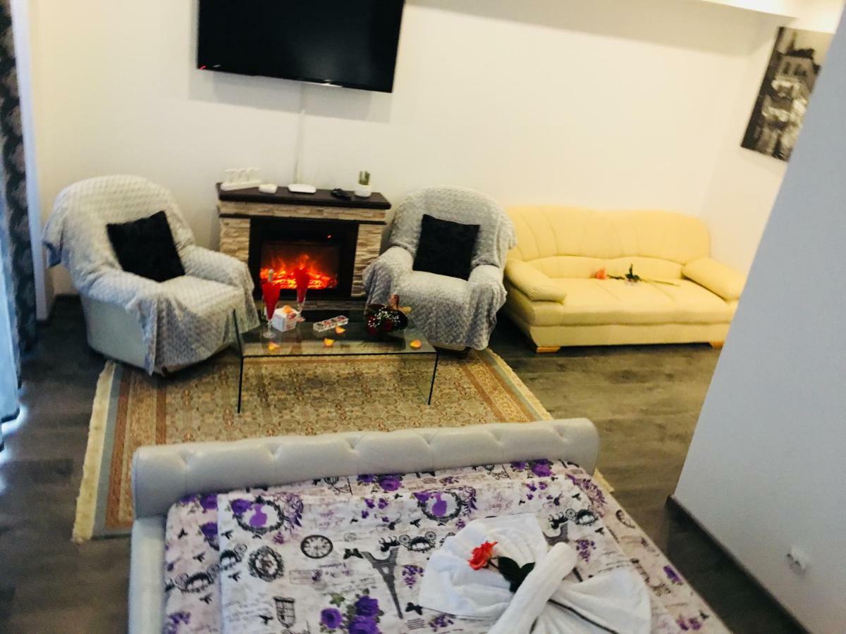 Apartment Seasons *