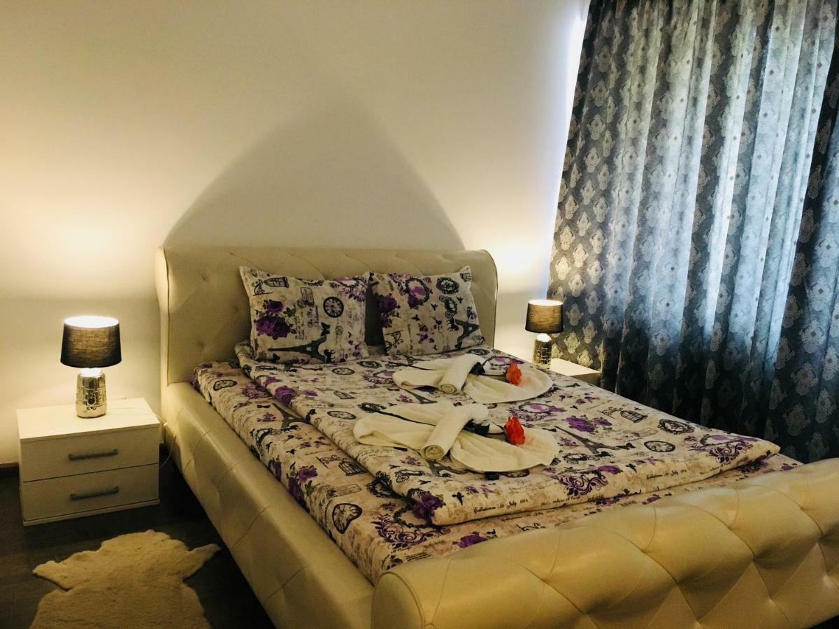 Seasons Apartment *